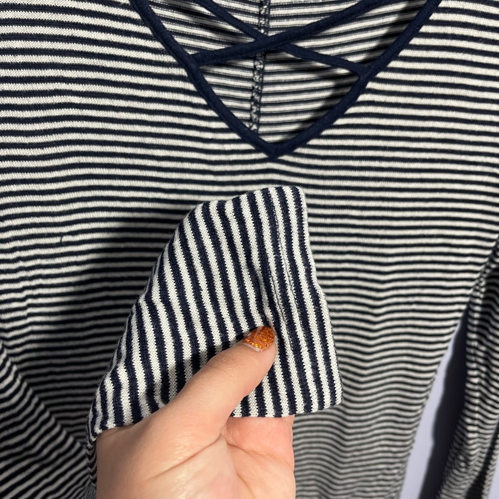 🦋SO striped top🦋 - Picture 3 of 4